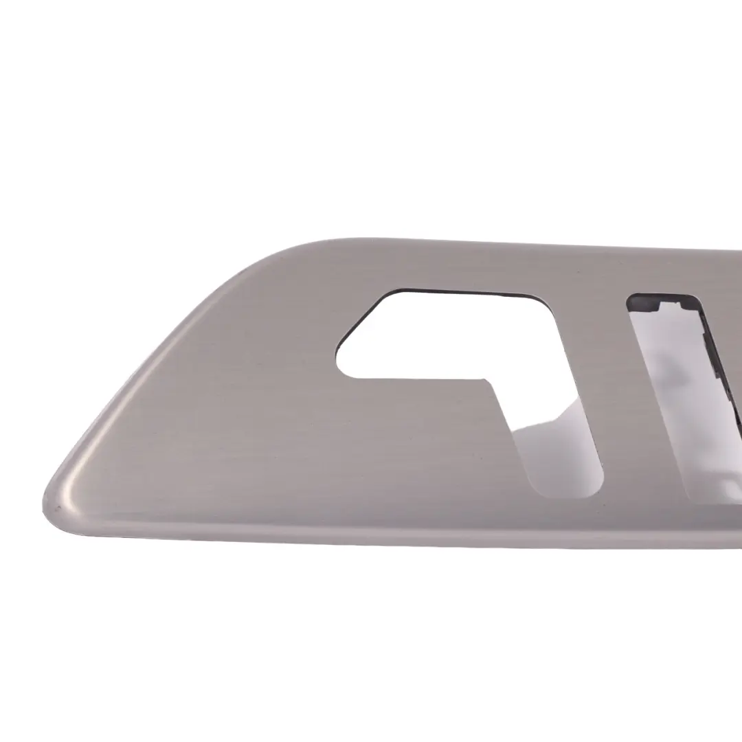 Tira de puerta delantera izquierda Decoración Trim para Mercedes ML W166 con número de pieza A1667200922 Mercedes ML W166 Tira de puerta delantera izquierda Decoración Trim - SKU A1667200922 - Número de pieza A1667200922