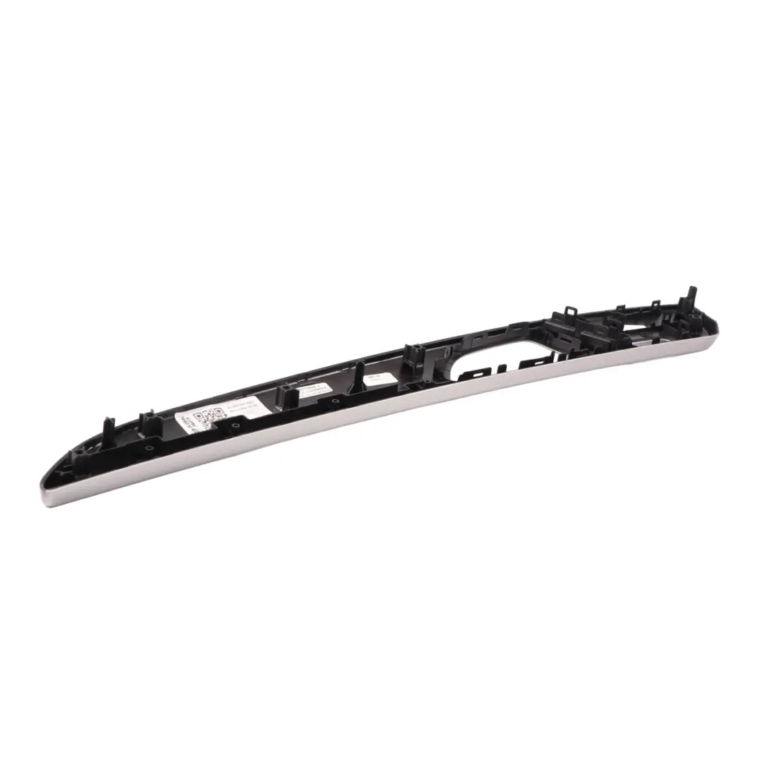 Tira de la puerta delantera derecha Decoración para Mercedes ML W166 con número de pieza A1667201022 Mercedes ML W166 Tira de la puerta delantera derecha Decoración - SKU A1667201022 - Número de pieza A1667201022