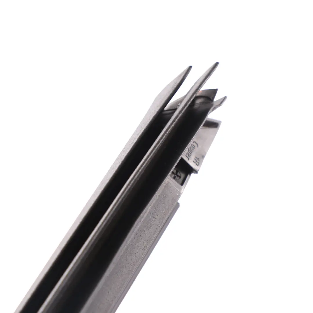 Mercedes W166 Striscia rivestimento finestrino anteriore destro Nero - SKU A1667250465 - Numero di parte A1667250465