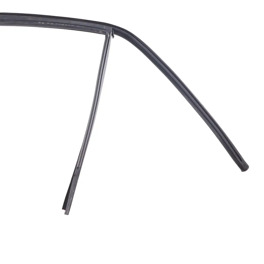 Guida per finestrini Mercedes ML W166 Porta posteriore destra Guarnizione guida per con numero di parte A1667351025 Guida per finestrini Mercedes ML W166 Porta posteriore destra Guarnizione guida - SKU A1667351025 - Numero di parte A1667351025