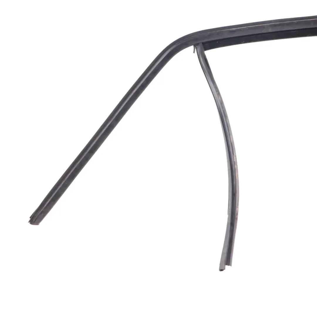 Guida per finestrini Mercedes ML W166 Porta posteriore destra Guarnizione guida per con numero di parte A1667351025 Guida per finestrini Mercedes ML W166 Porta posteriore destra Guarnizione guida - SKU A1667351025 - Numero di parte A1667351025