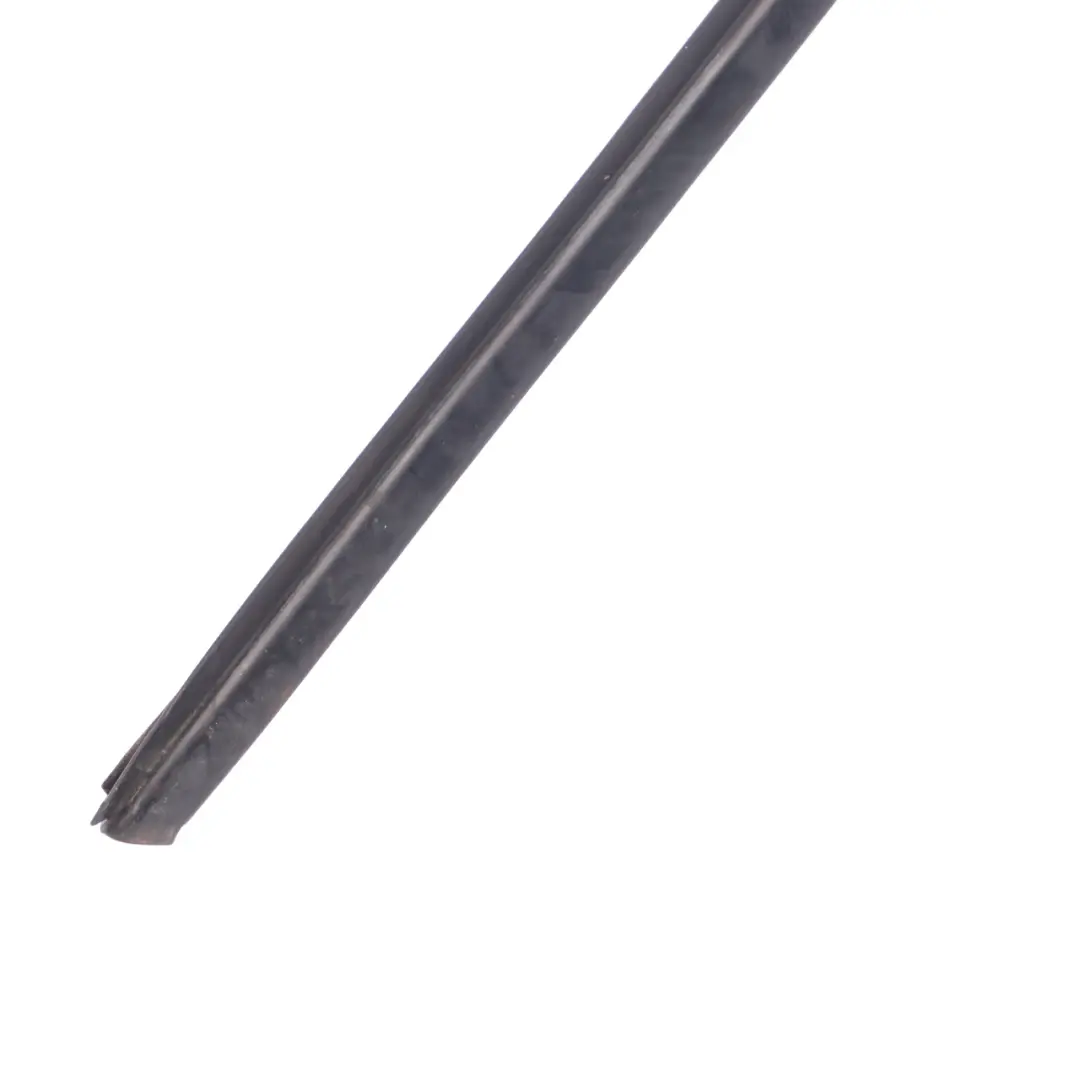Guida per finestrini Mercedes ML W166 Porta posteriore destra Guarnizione guida per con numero di parte A1667351025 Guida per finestrini Mercedes ML W166 Porta posteriore destra Guarnizione guida - SKU A1667351025 - Numero di parte A1667351025