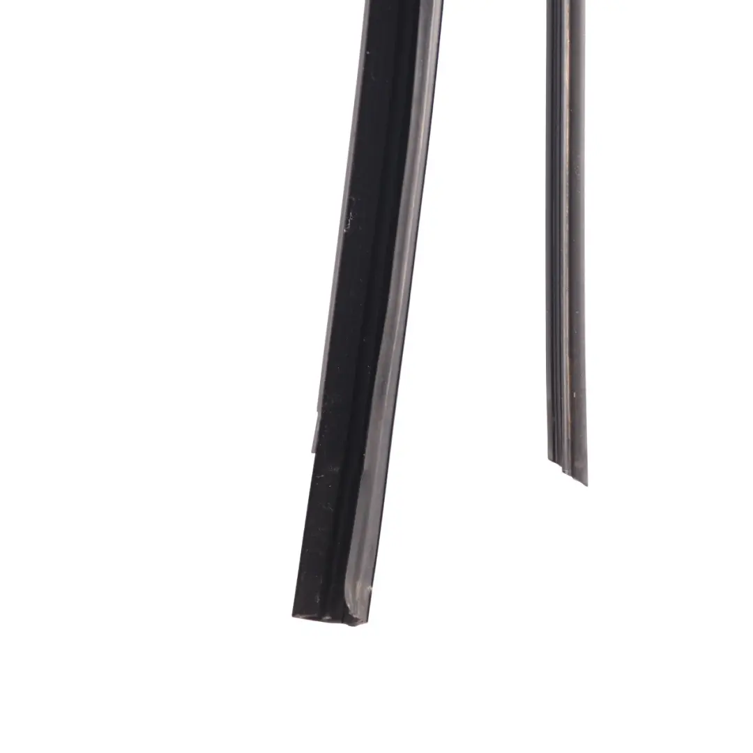 Window Guide Mercedes ML 350 W166 Rear Door Right O/S Rail Seal to with Part number A1667351025 Window Guide Mercedes ML 350 W166 Rear Door Right O/S Rail Seal - SKU A1667351025 - Part number A1667351025
