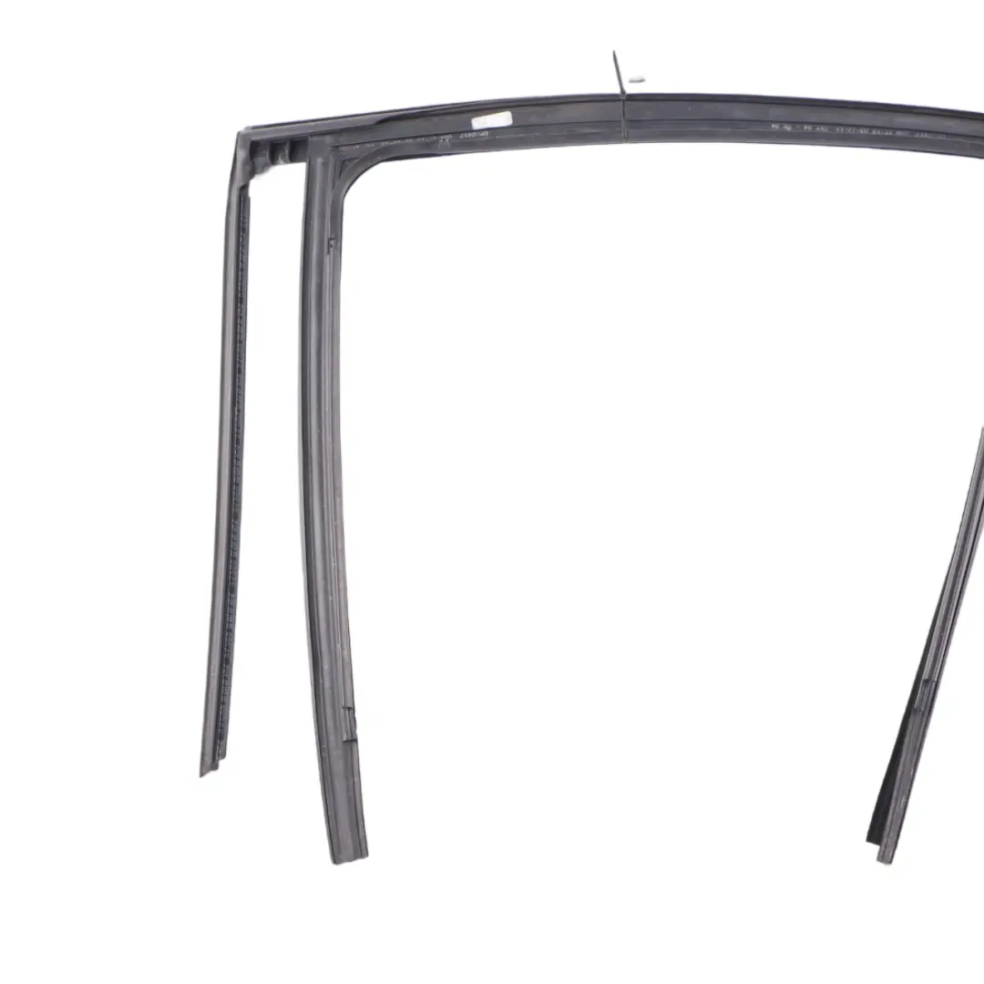 Guida per finestrini Mercedes ML W166 Porta posteriore destra Guarnizione guida per con numero di parte A1667351025 Guida per finestrini Mercedes ML W166 Porta posteriore destra Guarnizione guida - SKU A1667351025 - Numero di parte A1667351025