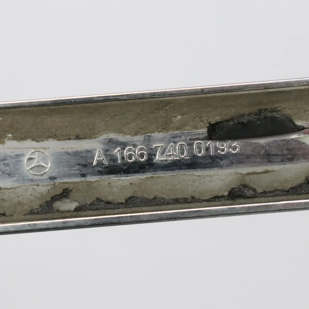 W66 Couvercle de Coffre Barre de Poignée Garniture pour Mercedes ML à propos du numéro de pièce A1667400193 Mercedes ML W66 Couvercle de Coffre Barre de Poignée Garniture - SKU A1667400193 - Numéro de pièce A1667400193