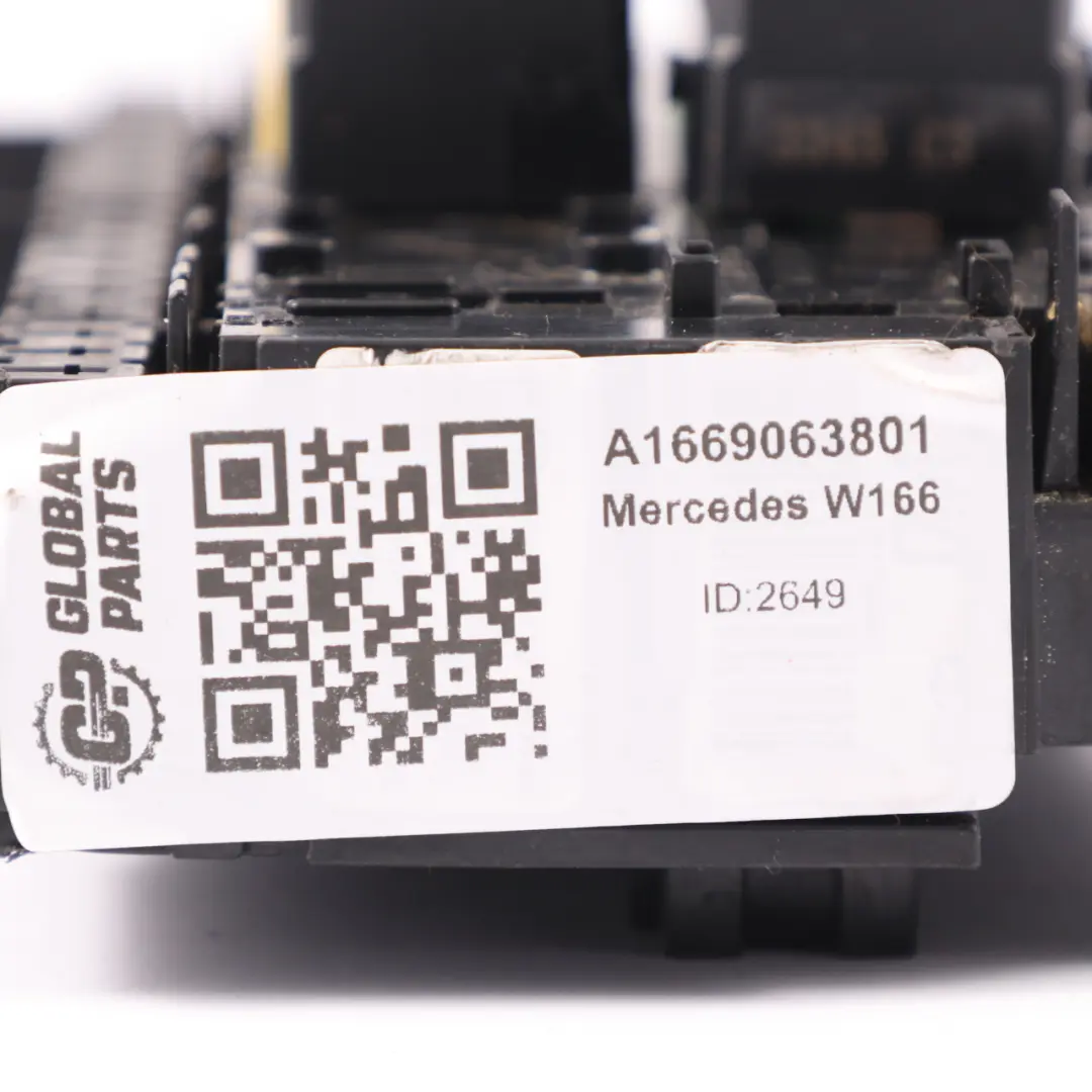Caja de relés Mercedes ML W166 Compartimento del motor Módulo relés para con número de pieza A1669063801 Caja de relés Mercedes ML W166 Compartimento del motor Módulo relés - SKU A1669063801 - Número de pieza A1669063801