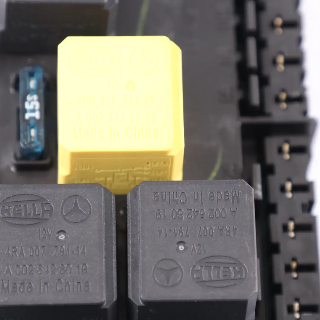 Relé Módulo Caja Debajo Asiento Trasero Derecho F4 para Mercedes ML W166 con número de pieza A1669063901 Mercedes ML W166 Relé Módulo Caja Debajo Asiento Trasero Derecho F4 - SKU A1669063901 - Número de pieza A1669063901