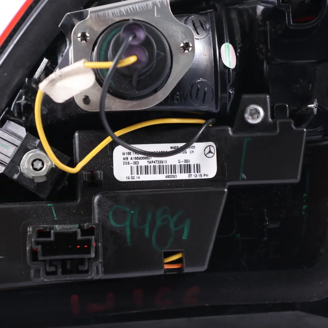 Mercedes ML W166 Feu arrière de coffre de hayon gauche - SKU A1669068601 - Numéro de pièce A1669068601