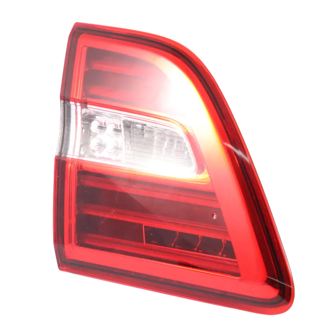 Luce posteriore bagagliaio portellone sinistra per Mercedes ML W166 con numero di parte A1669068601 Mercedes ML W166 Luce posteriore bagagliaio portellone sinistra - SKU A1669068601 - Numero di parte A1669068601