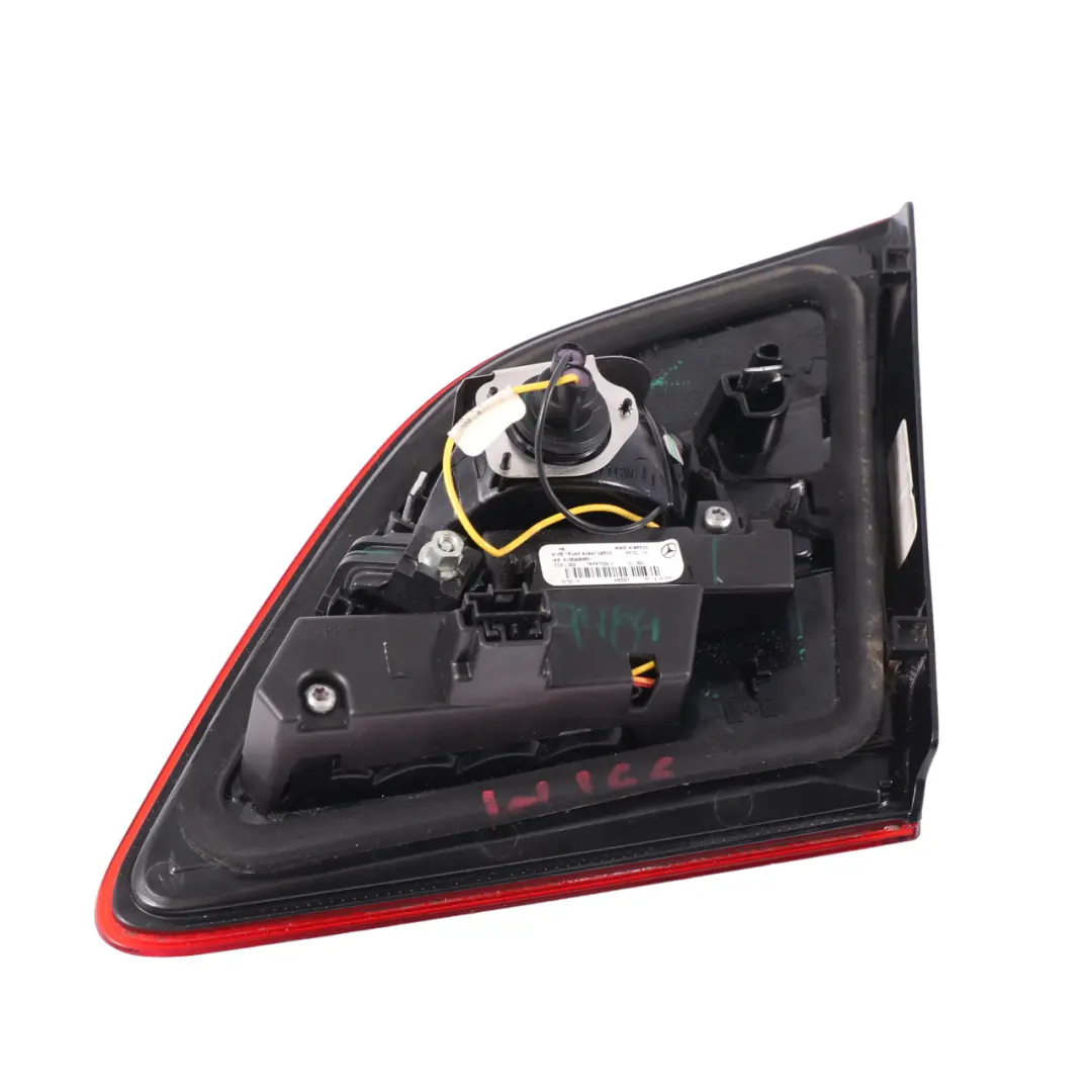 Hintere Lampe Kofferraum Heck klappe Licht links für Mercedes ML W166 mit Teilenummer A1669068601 Mercedes ML W166 Hintere Lampe Kofferraum Heck klappe Licht links - SKU A1669068601 - Teilenummer A1669068601