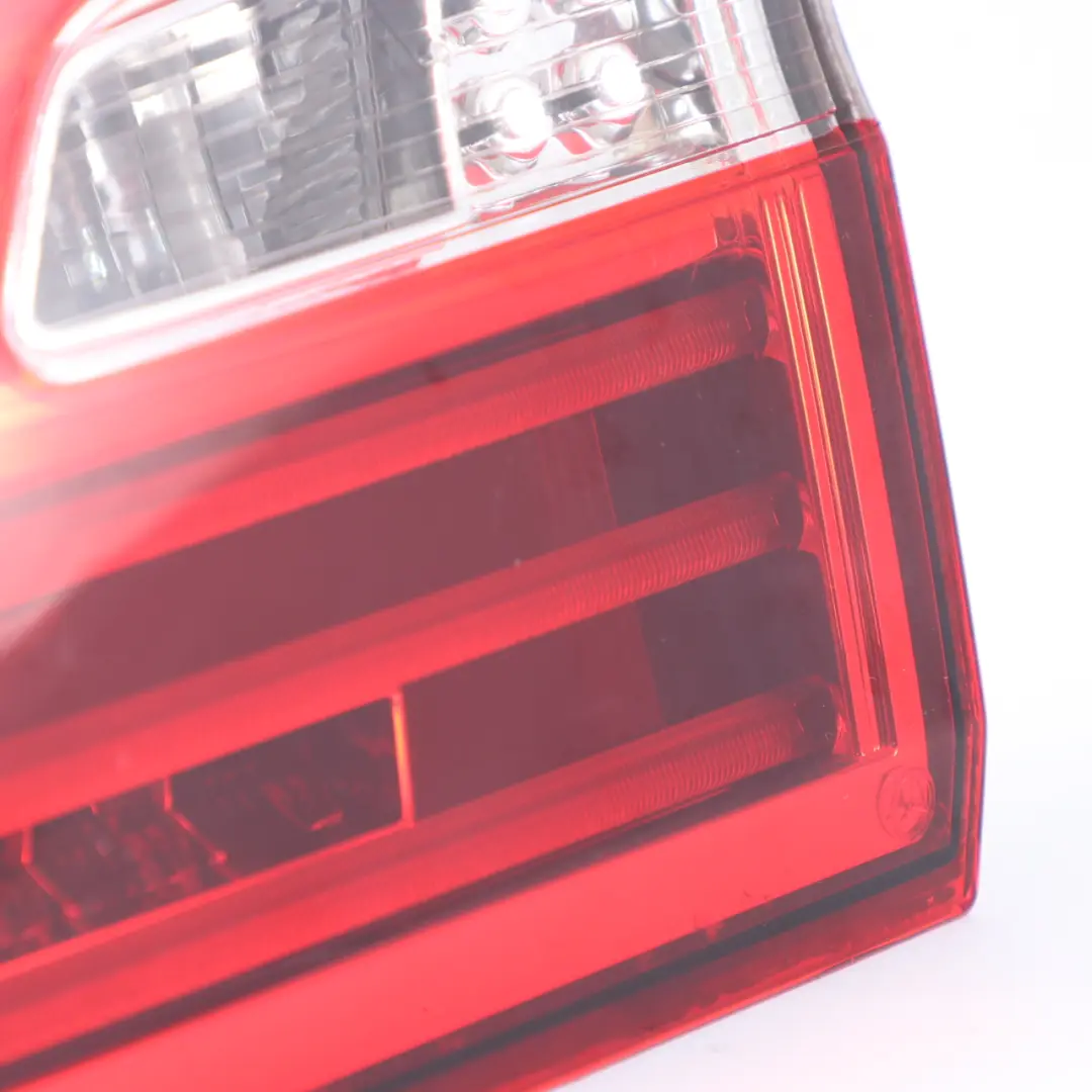 Feu arrière de coffre de hayon droit pour Mercedes ML W166 à propos du numéro de pièce A1669068801 Mercedes ML W166 Feu arrière de coffre de hayon droit - SKU A1669068801 - Numéro de pièce A1669068801