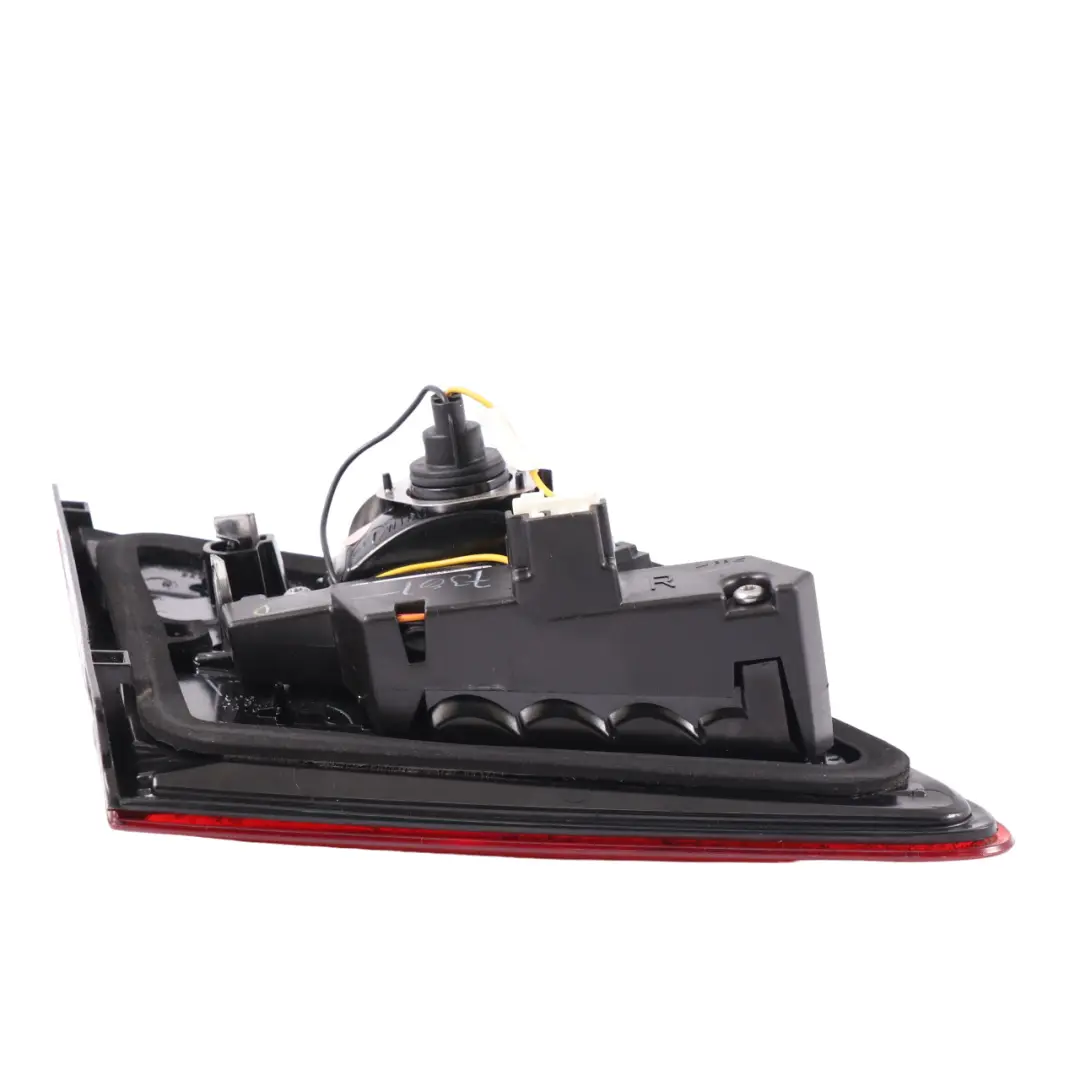 Feu arrière de coffre de hayon droit pour Mercedes ML W166 à propos du numéro de pièce A1669068801 Mercedes ML W166 Feu arrière de coffre de hayon droit - SKU A1669068801 - Numéro de pièce A1669068801