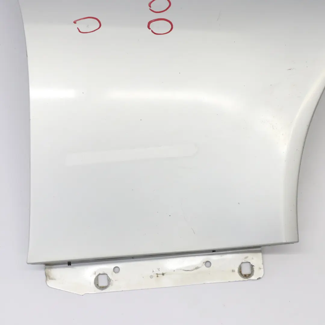 Embellecedor Guardabarros Delantero Derecho Iridium Silver - 775 para Mercedes R171 con número de pieza A1718800406 Mercedes R171 Embellecedor Guardabarros Delantero Derecho Iridium Silver - 775 - SKU A1718800406-IRS - Número de pieza A1718800406