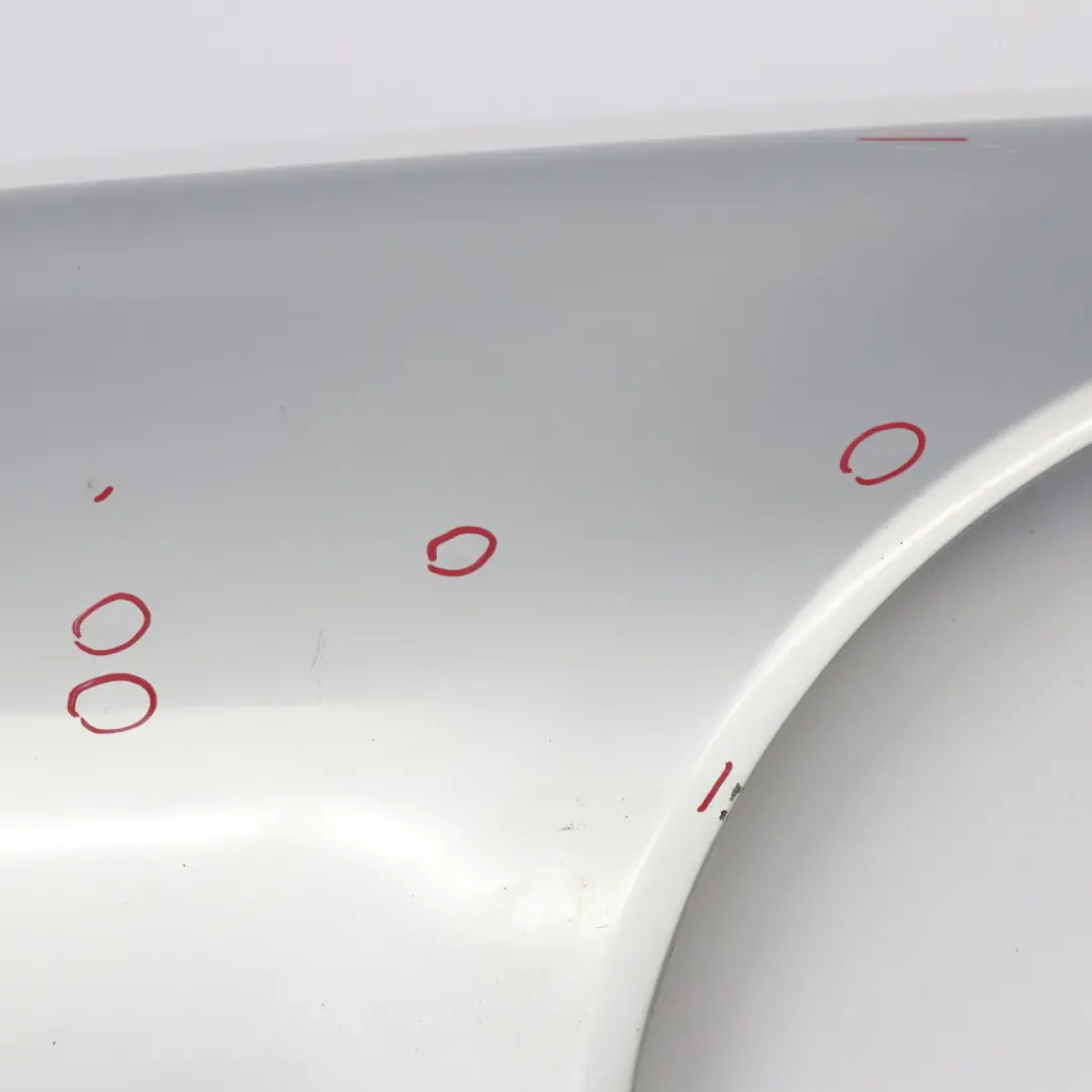 Pannello parafango anteriore lato destro Iridium Silver - 775 per Mercedes R171 con numero di parte A1718800406 Mercedes R171 Pannello parafango anteriore lato destro Iridium Silver - 775 - SKU A1718800406-IRS - Numero di parte A1718800406