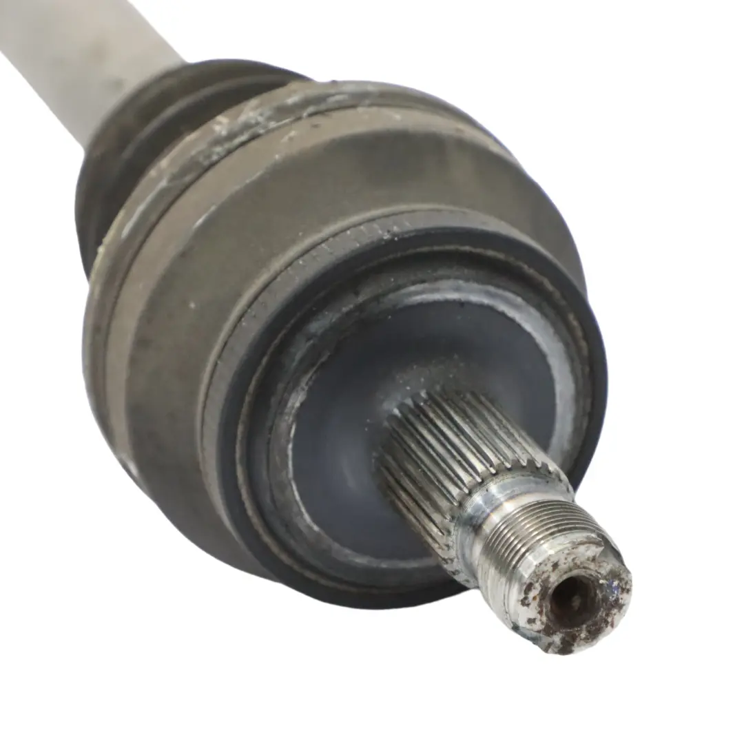 Albero di trasmissione propshaft Mercedes R172 M276 AMG automatico per con numero di parte A1723500410 Albero di trasmissione propshaft Mercedes R172 M276 AMG automatico - SKU A1723500410 - Numero di parte A1723500410