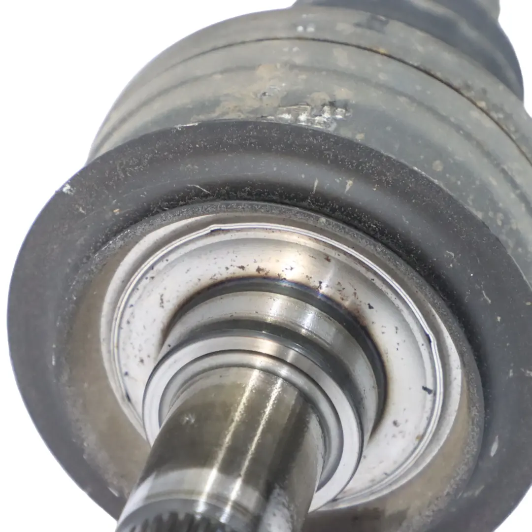 Albero di trasmissione propshaft Mercedes R172 M276 AMG automatico per con numero di parte A1723500410 Albero di trasmissione propshaft Mercedes R172 M276 AMG automatico - SKU A1723500410 - Numero di parte A1723500410