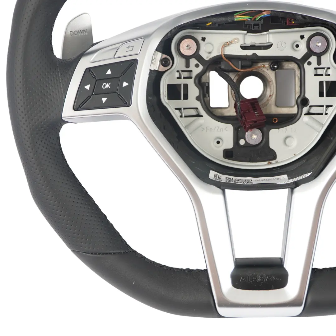  Volant Mercedes W204 C63 AMG W212 E63 Neuf Cuir Noir Sport Volant Palettes - SKU A1724604503-1 - Numéro de pièce A1724604503