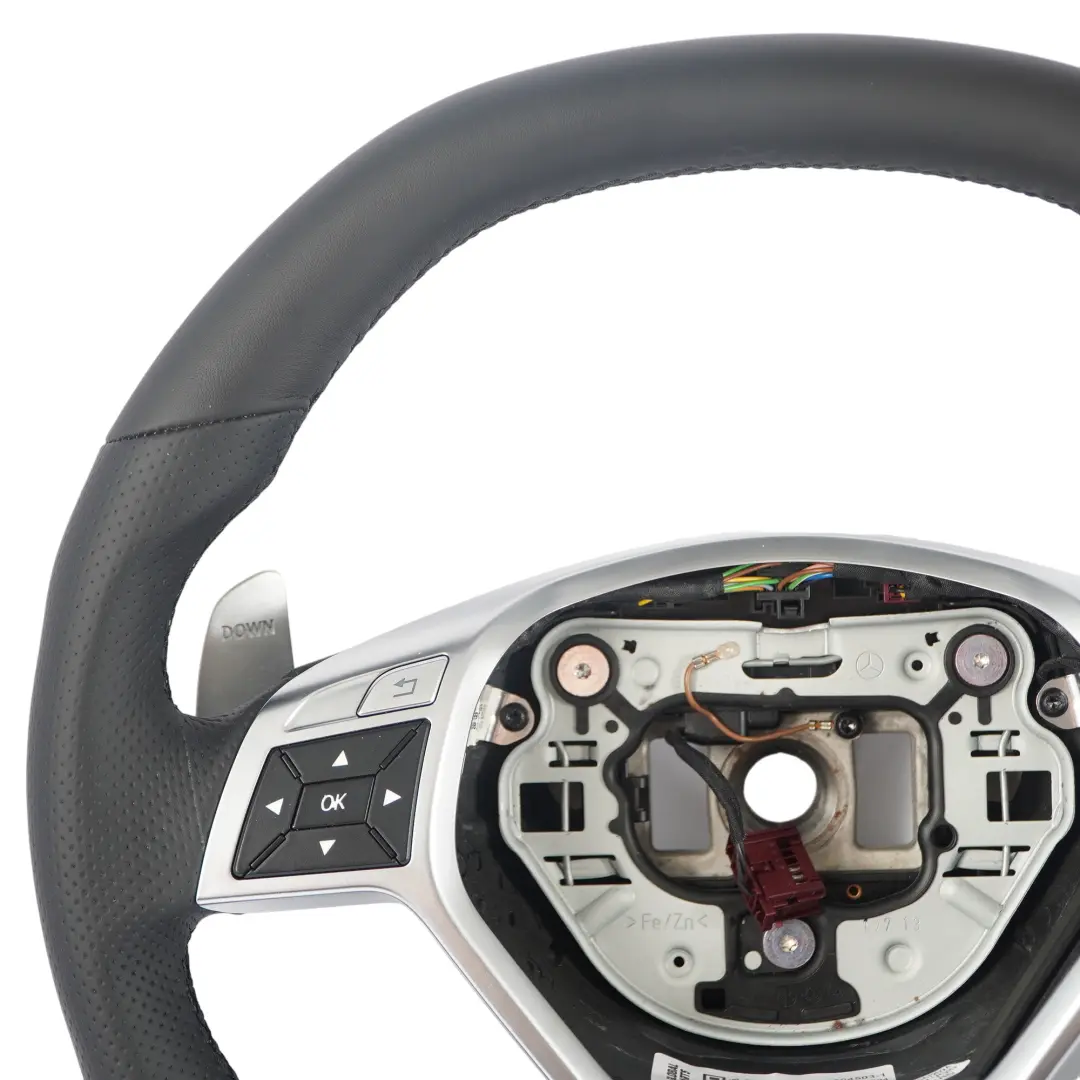 C63 AMG W212 E63 NUOVO in pelle nera Sport Paddle Shift per Volante Mercedes W204 con numero di parte A1724604503 Volante Mercedes W204 C63 AMG W212 E63 NUOVO in pelle nera Sport Paddle Shift - SKU A1724604503-1 - Numero di parte A1724604503