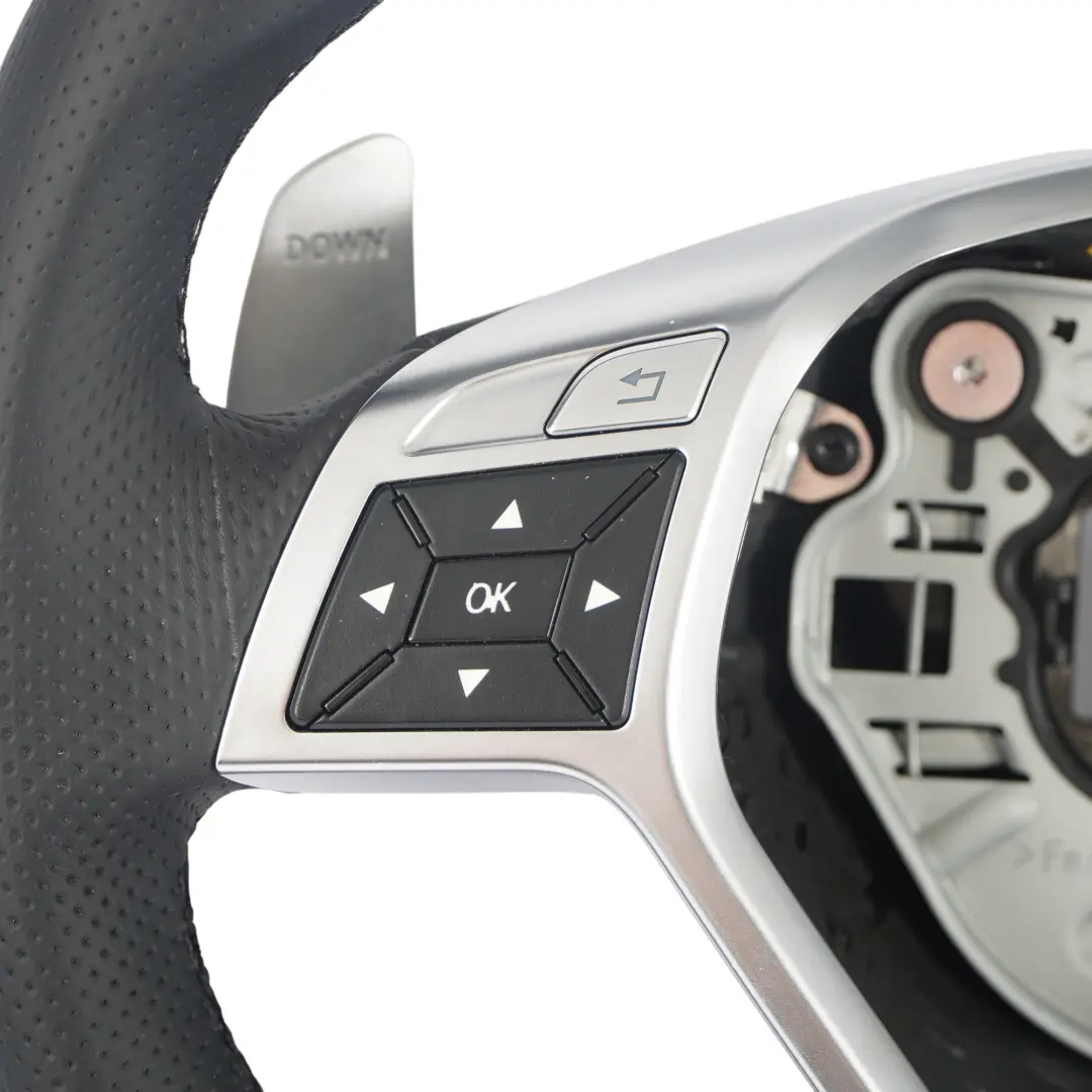 C63 AMG W212 E63 NUOVO in pelle nera Sport Paddle Shift per Volante Mercedes W204 con numero di parte A1724604503 Volante Mercedes W204 C63 AMG W212 E63 NUOVO in pelle nera Sport Paddle Shift - SKU A1724604503-1 - Numero di parte A1724604503
