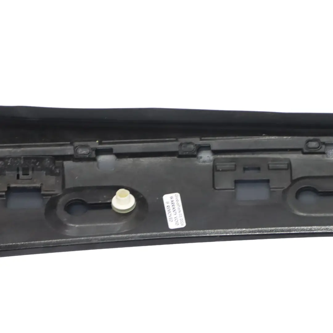 Windschutz scheiben verkleidung vorne rechts Obsidian Schwarz 197 für Mercedes R172 mit Teilenummer A1726900487 Mercedes R172 Windschutz scheiben verkleidung vorne rechts Obsidian Schwarz 197 - SKU a1726900487-OB - Teilenummer A1726900487