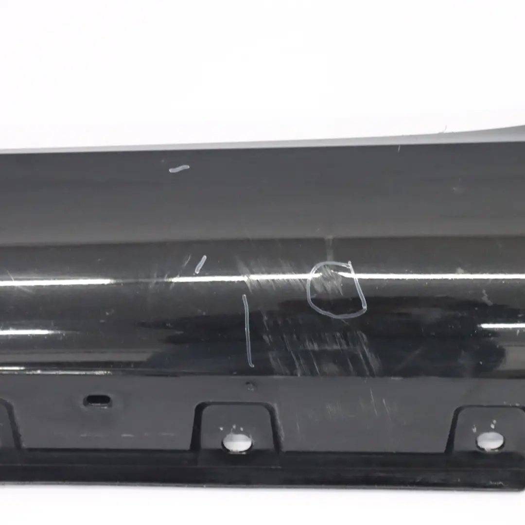 Jupe de seuil de porte gauche AMG Noir obsidien métallisé - 197 pour Mercedes R172 à propos du numéro de pièce A1726980154 Mercedes R172 Jupe de seuil de porte gauche AMG Noir obsidien métallisé - 197 - SKU A1726980154-OB - Numéro de pièce A1726980154