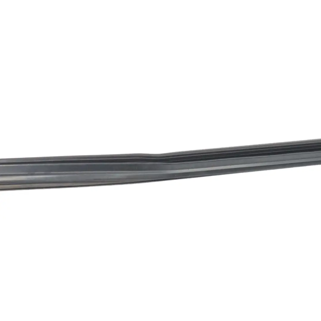 Mercedes SLK R172 Uszczelka Zewnętrzna Przedniej Prawej Szyby A17200824 - SKU A1727200824 - Numer Części A1727200824