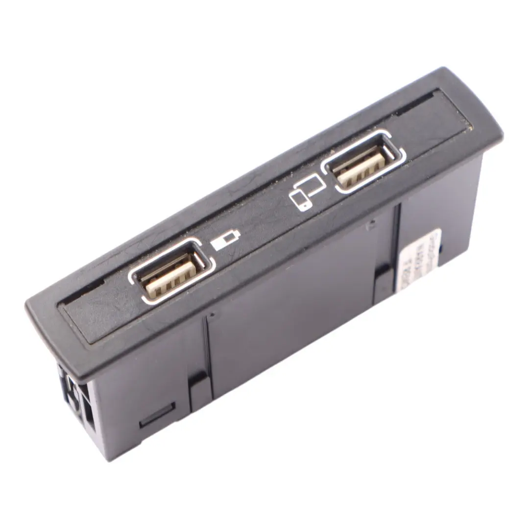 USB-Anschlussfeld Mercedes C117 X156 W176 Multimedia USB-Buchse  - SKU A1728202200 - Teilenummer A1728202200