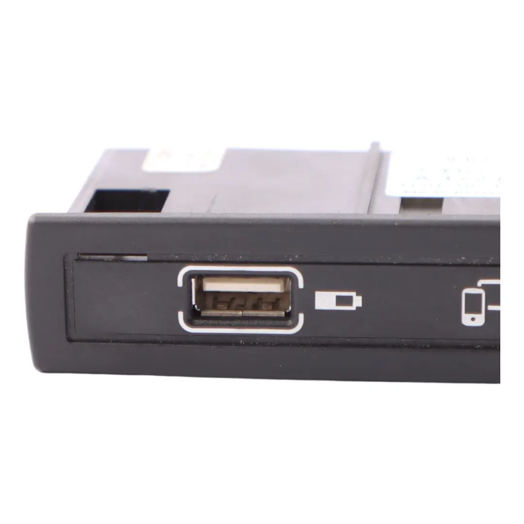 USB-Anschlussfeld Mercedes C117 X156 W176 Multimedia USB-Buchse  - SKU A1728202200 - Teilenummer A1728202200