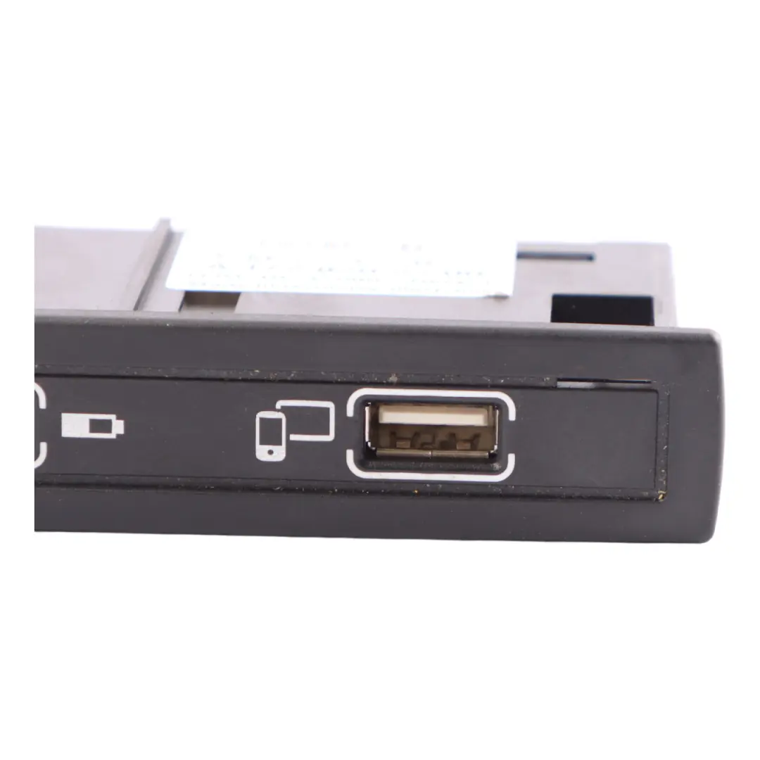 Panneau connexion USB Mercedes C117 X156 W176 Multimedia Prise USB - SKU A1728202200 - Numéro de pièce A1728202200