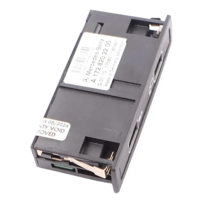 Pannello connessione USB Mercedes C117 X156 W176 Presa multimediale per con numero di parte A1728202200 Pannello connessione USB Mercedes C117 X156 W176 Presa multimediale - SKU A1728202200 - Numero di parte A1728202200