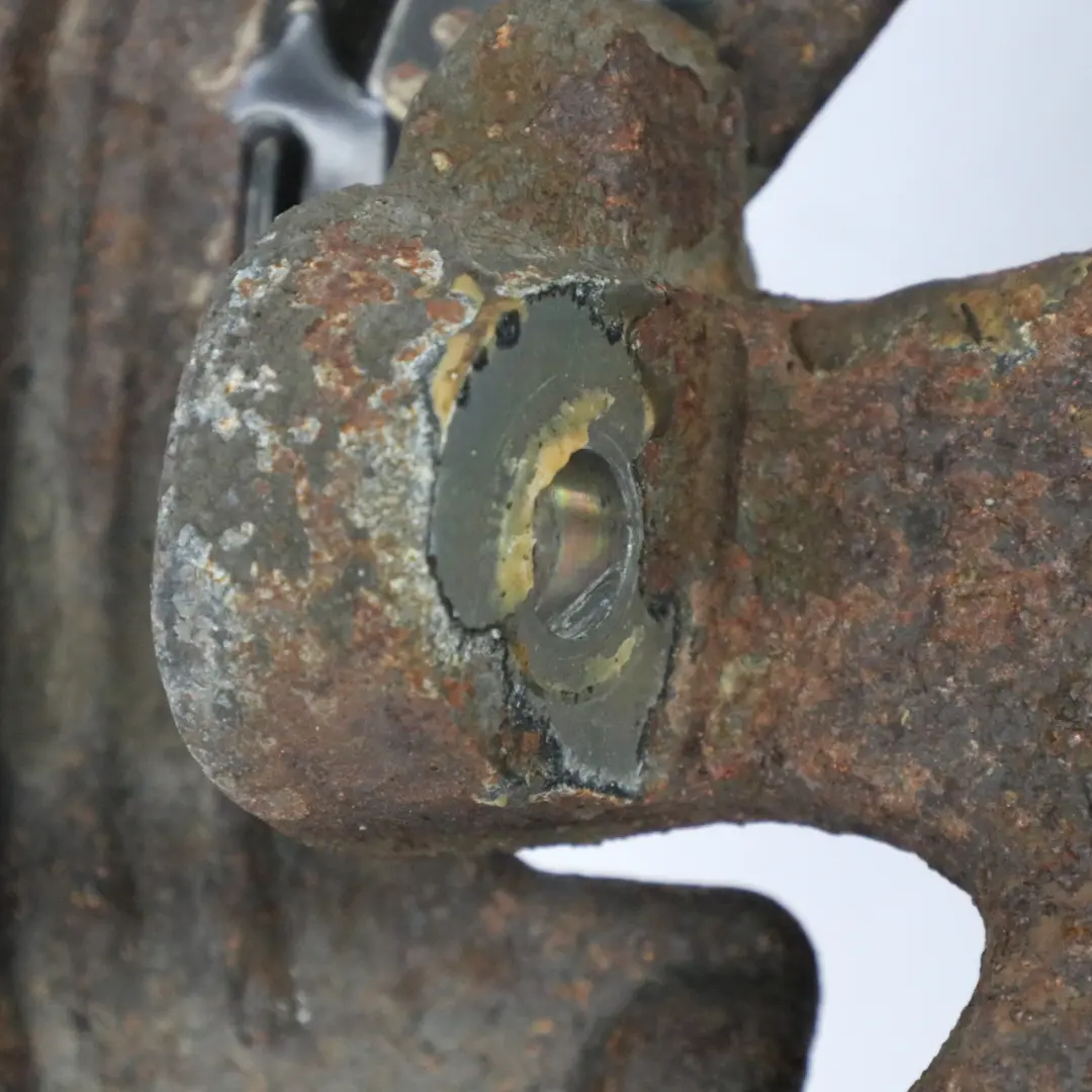Fusée direction Mercedes X117 Essieu avant Flasque moyeu roue gauche  - SKU A1763300500-1 - Numéro de pièce A1763300500