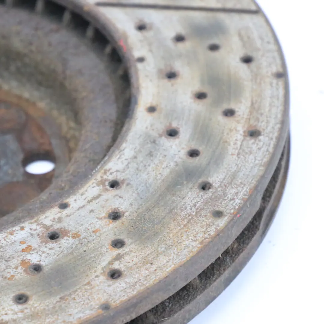 Tarcza Hamulcowa Przednia Lewa Prawa Perforowana do Mercedes W176 C117 o numerze A1764210212 Mercedes W176 C117 Tarcza Hamulcowa Przednia Lewa Prawa Perforowana - SKU A1764210212 - Numer Części A1764210212