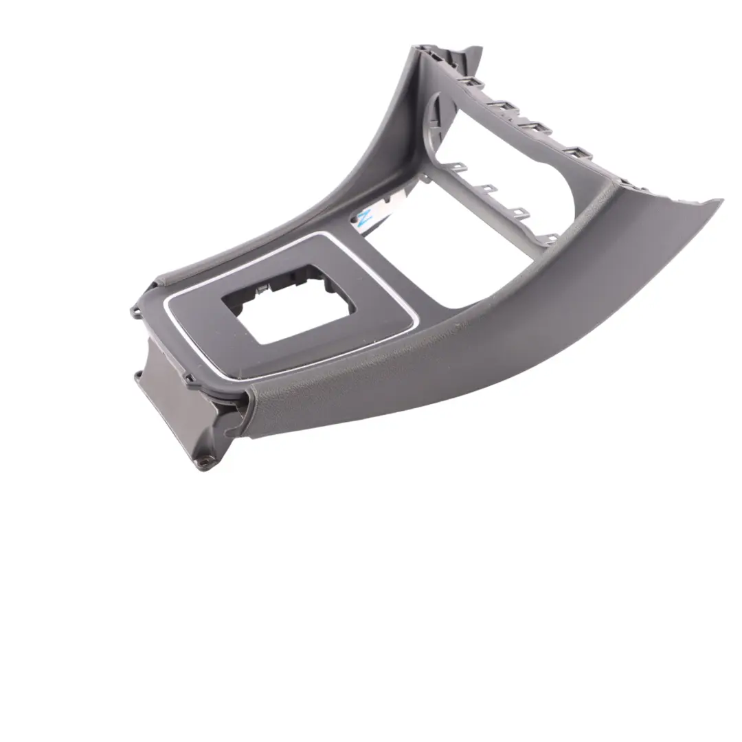 Mercedes W176 Garniture Console Centrale Cendrier Contour Cache - SKU A1766807100-1 - Numéro de pièce A1766807100