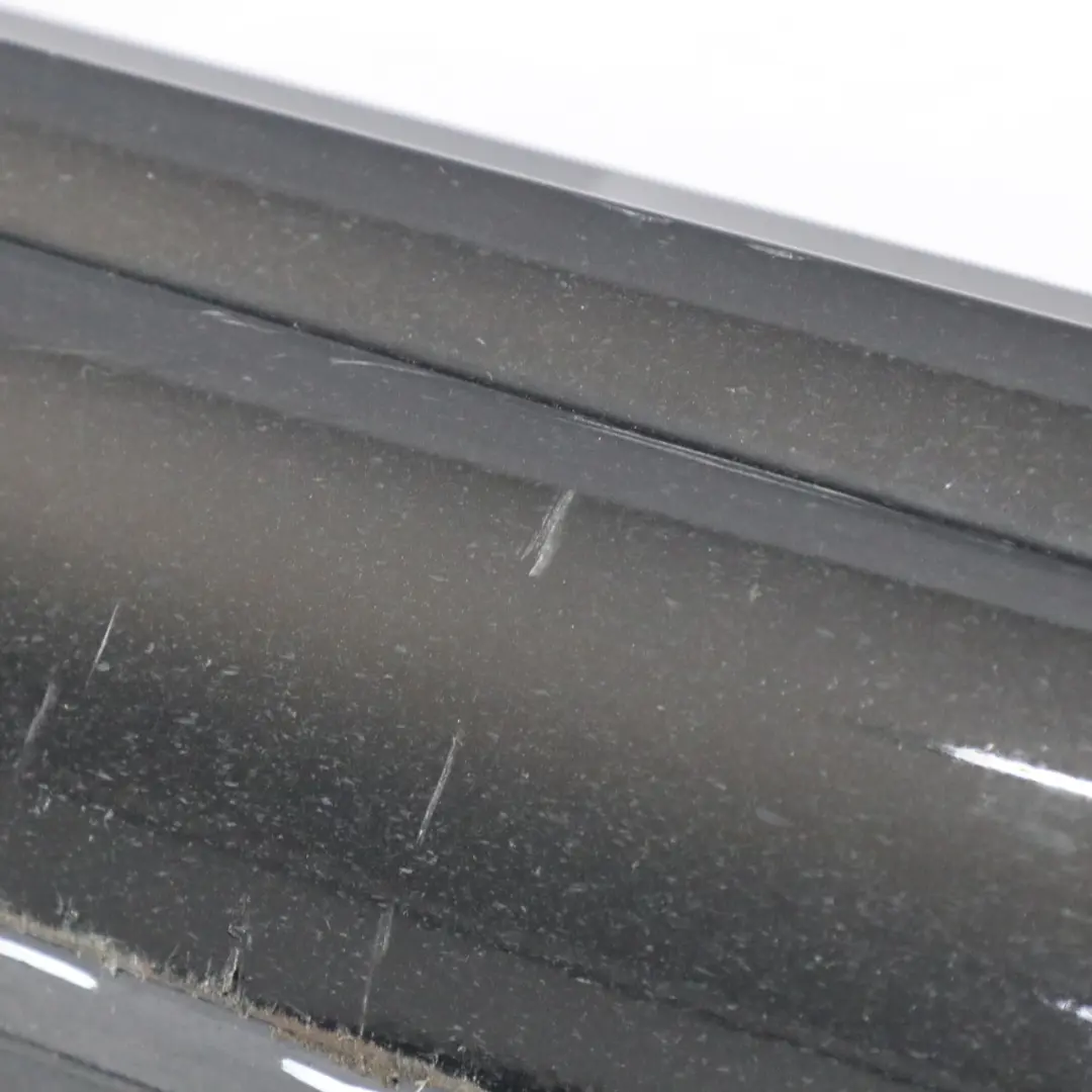 Faldón lateral AMG Izquierdo Cubre umbral Cosmic Black - 191 para Mercedes W176 con número de pieza A1766980054 Mercedes W176 Faldón lateral AMG Izquierdo Cubre umbral Cosmic Black - 191 - SKU A1766980054-KB4 - Número de pieza A1766980054