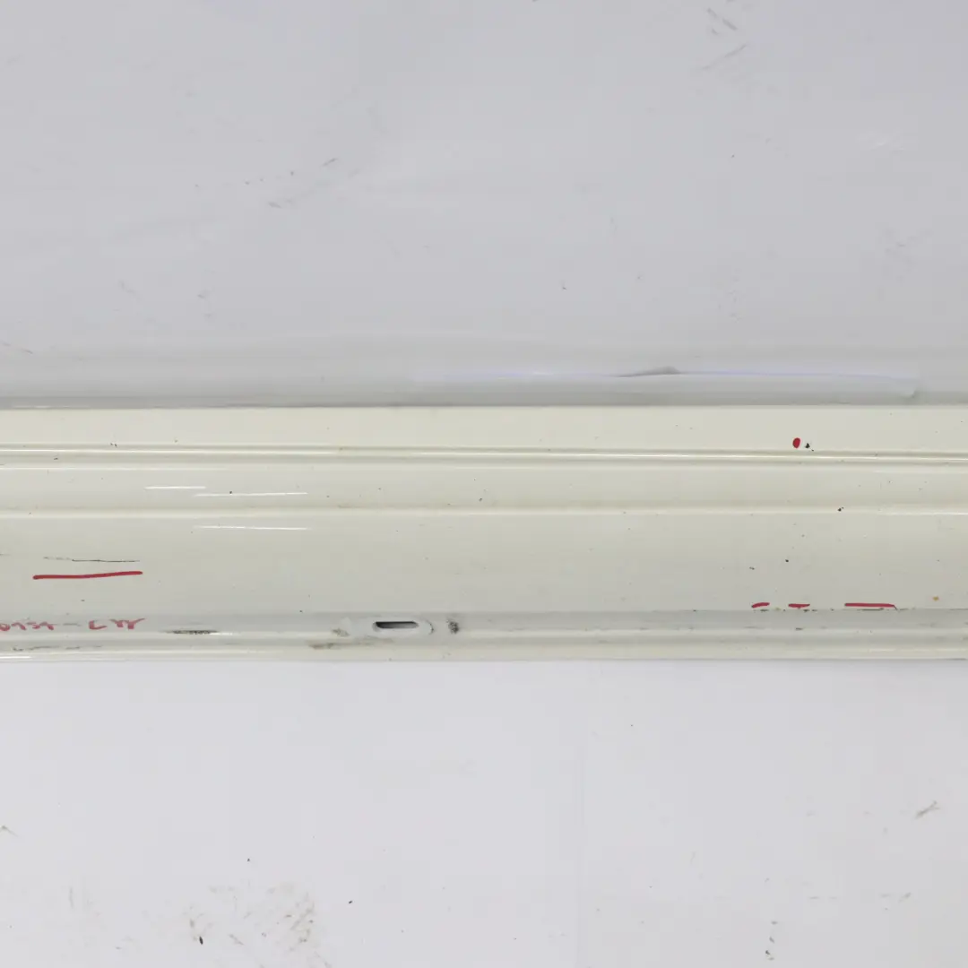 Mercedes W176 AMG Couvercle de seuil de porte droite Calcite White - 650 - SKU A1766980154-CW - Numéro de pièce A1766980154