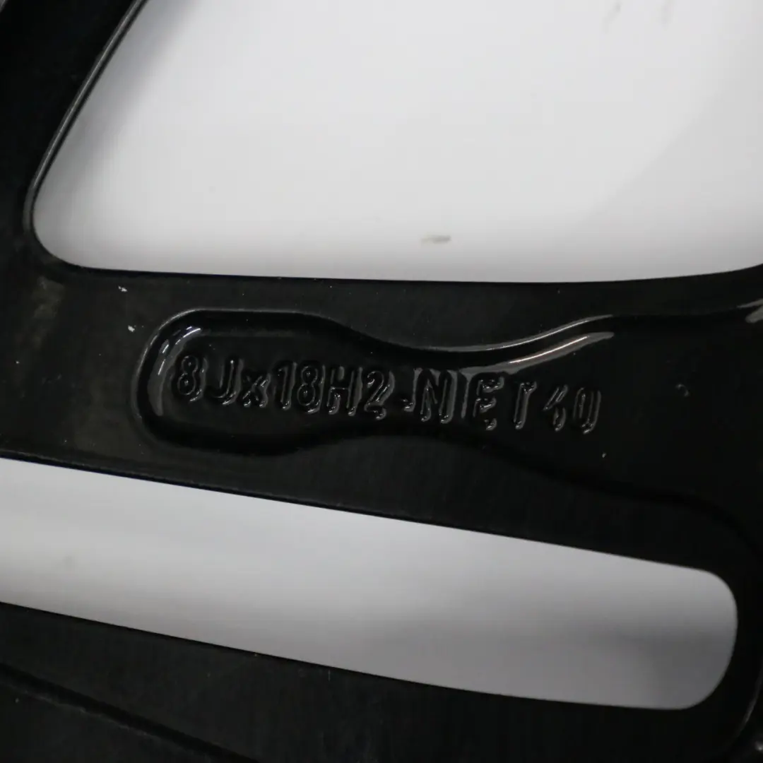 Cerchio in lega 5 doppie razze 18" 8J ET:40 A1774014000 per Mercedes W177 V177 AMG con numero di parte A1774011500 Mercedes W177 V177 AMG Cerchio in lega 5 doppie razze 18" 8J ET:40 A1774014000 - SKU A1774014000-3 - Numero di parte A1774011500