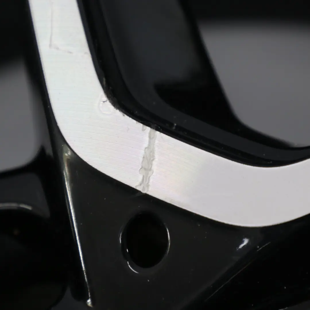 Cerchio in lega 5 doppie razze 18" 8J ET:40 A1774014000 per Mercedes W177 V177 AMG con numero di parte A1774011500 Mercedes W177 V177 AMG Cerchio in lega 5 doppie razze 18" 8J ET:40 A1774014000 - SKU A1774014000-3 - Numero di parte A1774011500