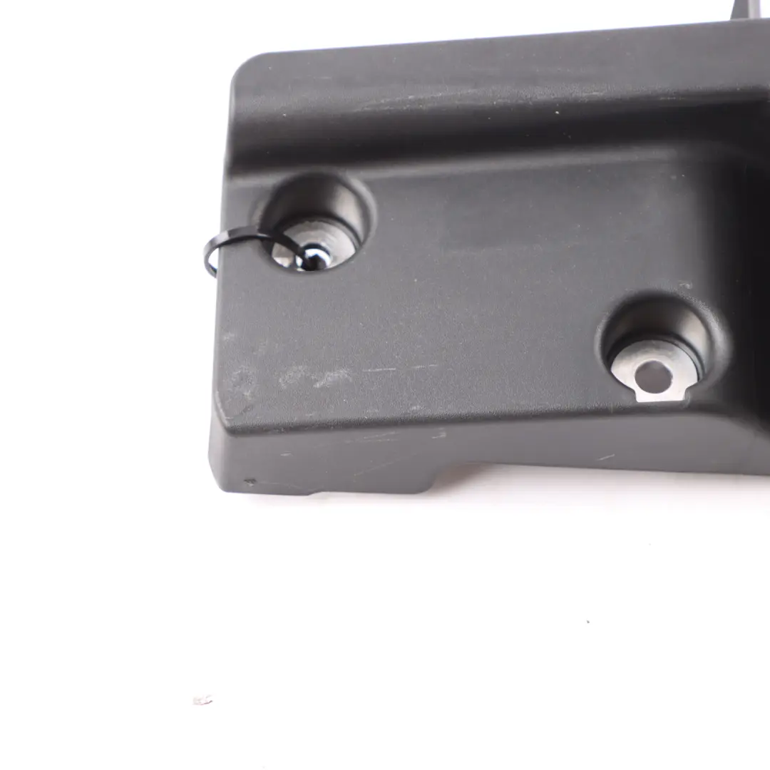 Panel embellecedor maletero montaje enganche izquierdo para Mercedes W177 con número de pieza A1776801700 Mercedes W177 Panel embellecedor maletero montaje enganche izquierdo - SKU A1776801700 - Número de pieza A1776801700