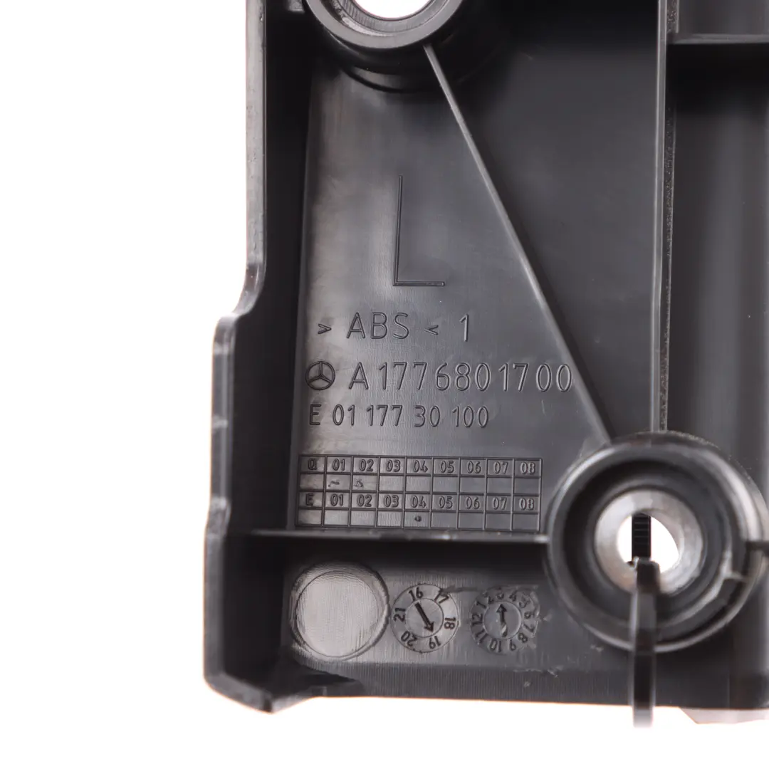 Panel embellecedor maletero montaje enganche izquierdo para Mercedes W177 con número de pieza A1776801700 Mercedes W177 Panel embellecedor maletero montaje enganche izquierdo - SKU A1776801700 - Número de pieza A1776801700