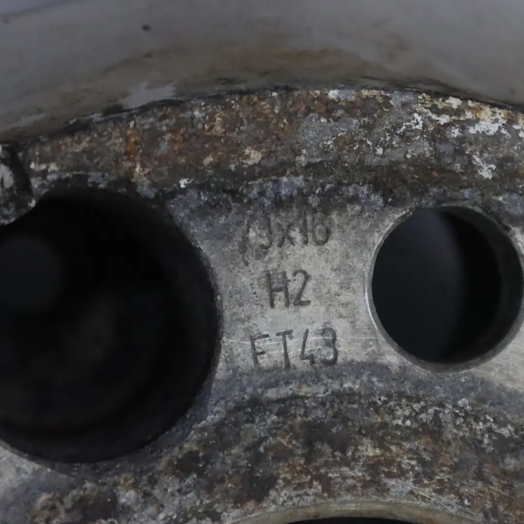 Jante en alliage gris 16" 7 Hole ET:43 7J pour Mercedes W204 à propos du numéro de pièce A2044011102 Mercedes W204 Jante en alliage gris 16" 7 Hole ET:43 7J - SKU A2044011102-8 - Numéro de pièce A2044011102