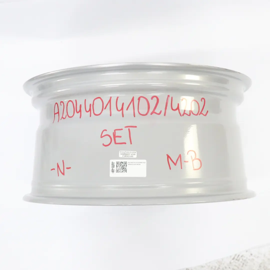 Silber AMG Komplett satz 4x Leicht metall felge 18" für Mercedes W204 mit Teilenummer A2044014102 Mercedes W204 Silber AMG Komplett satz 4x Leicht metall felge 18" - SKU A2044014102-A2044014202 - Teilenummer A2044014102