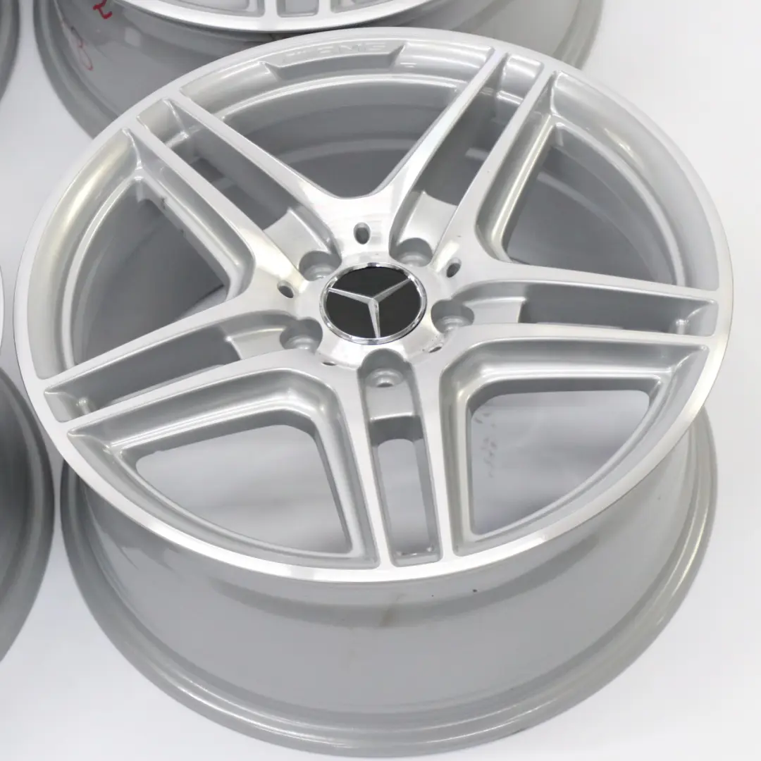 Silber AMG Komplett satz 4x Leicht metall felge 18" für Mercedes W204 mit Teilenummer A2044014102 Mercedes W204 Silber AMG Komplett satz 4x Leicht metall felge 18" - SKU A2044014102-A2044014202 - Teilenummer A2044014102