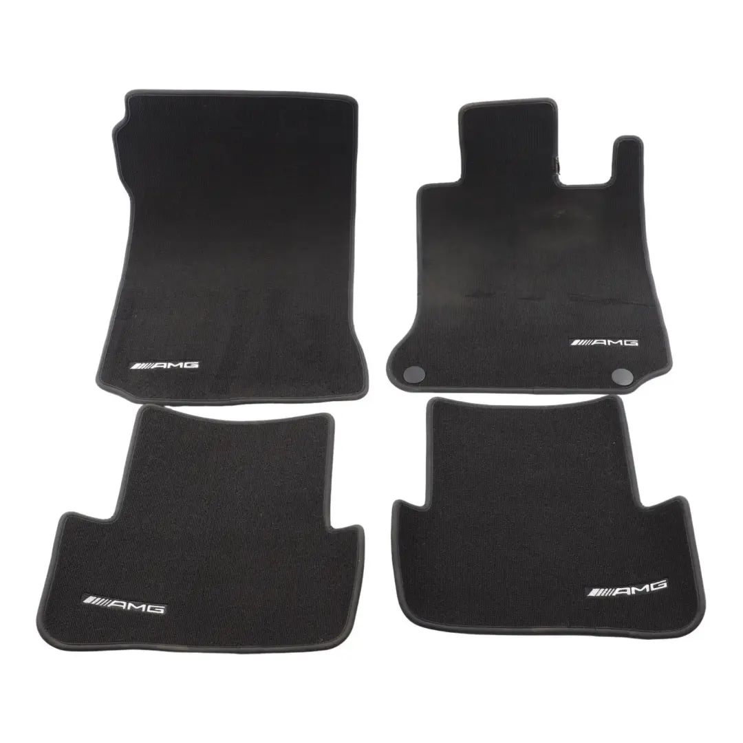 Tappetini AMG Copertura anteriore posteriore Nero Set per Mercedes W204 con numero di parte A2046800204 Mercedes W204 Tappetini AMG Copertura anteriore posteriore Nero Set - SKU A2046800204 - Numero di parte A2046800204