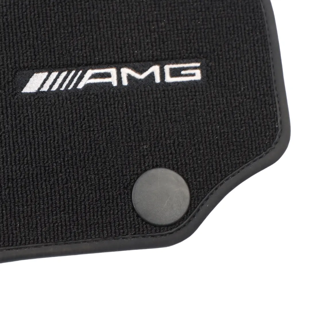 Tappetini AMG Copertura anteriore posteriore Nero Set per Mercedes W204 con numero di parte A2046800204 Mercedes W204 Tappetini AMG Copertura anteriore posteriore Nero Set - SKU A2046800204 - Numero di parte A2046800204