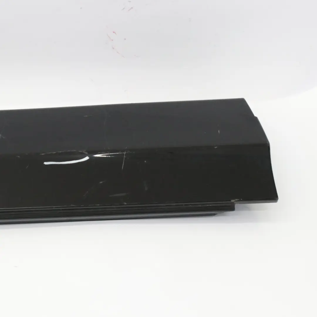 Mercedes W204 Faldón Lateral Tapa Umbral Puerta Derecha Negro Obsidiana - 197 - SKU A2046981454-OB2 - Número de pieza A2046981454