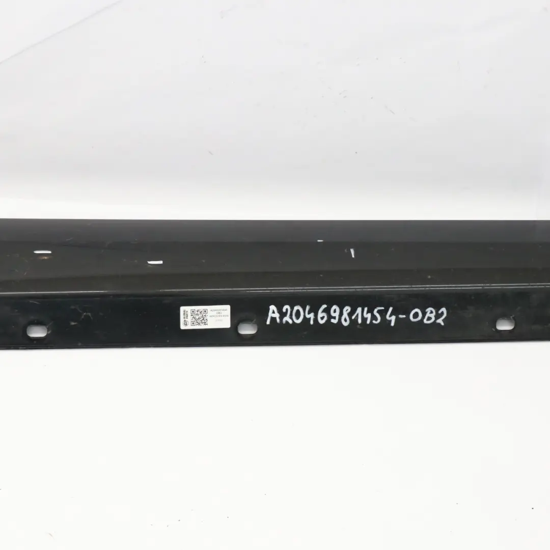 Mercedes W204 Faldón Lateral Tapa Umbral Puerta Derecha Negro Obsidiana - 197 - SKU A2046981454-OB2 - Número de pieza A2046981454