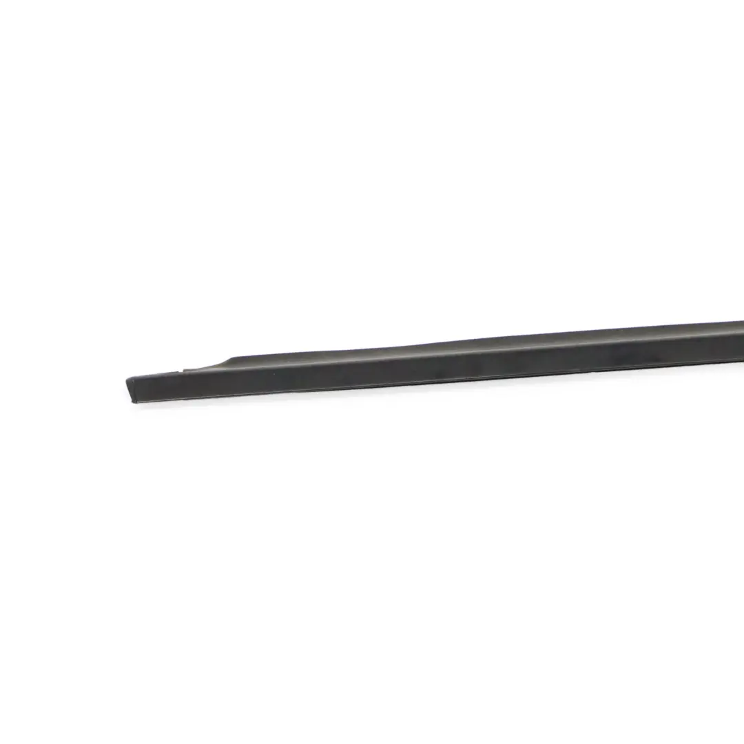 Mercedes W204 Finestrino posteriore Striscia Trim Destra Rail Nero - SKU A2047351665-1 - Numero di parte A2047351665