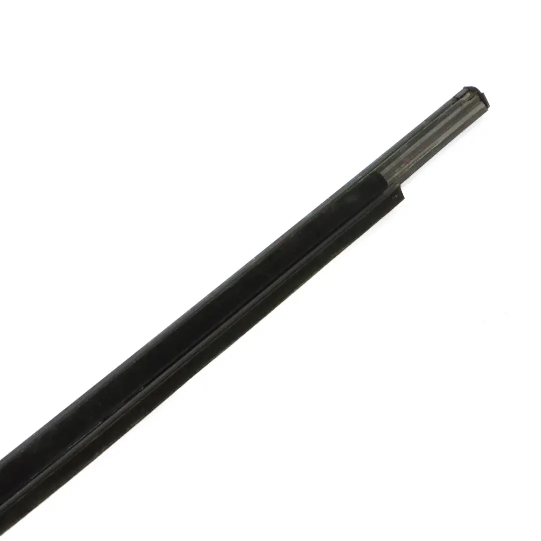 Mercedes W204 Finestrino posteriore Striscia Trim Destra Rail Nero - SKU A2047351665-1 - Numero di parte A2047351665