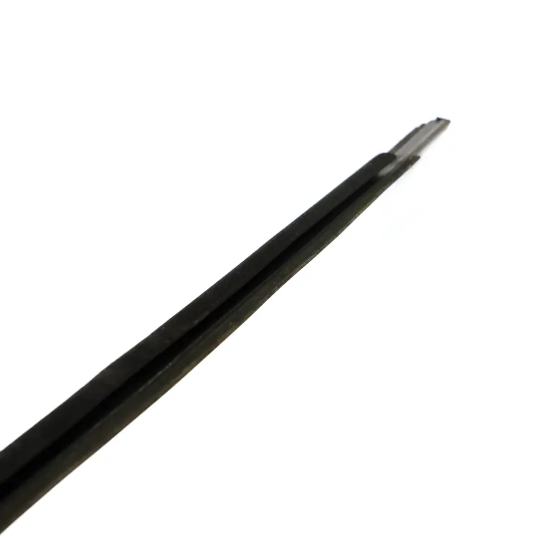 Mercedes W204 Embellecedor Ventana Puerta Trasera Rail Derecho Negro - SKU A2047351665-1 - Número de pieza A2047351665