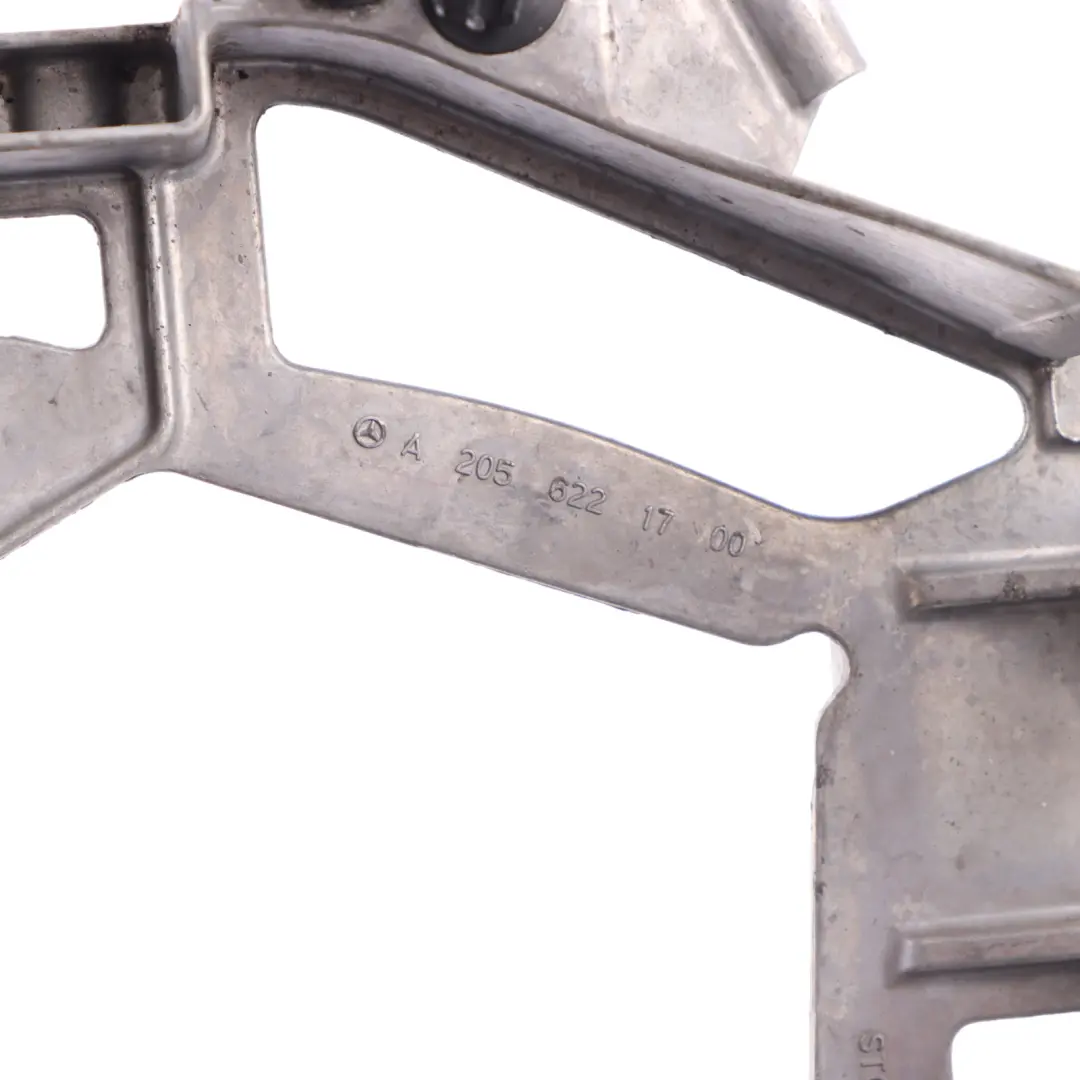Supporto staffa montaggio faro destro per Mercedes W205 con numero di parte A2056221700 Mercedes W205 Supporto staffa montaggio faro destro - SKU A2056221700 - Numero di parte A2056221700